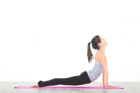 estiramiento de yoga para bajar de peso